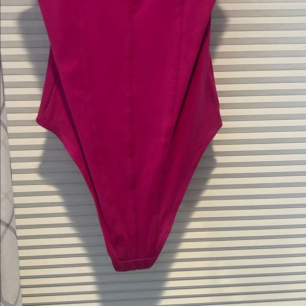 House of Harlow 1960 Vibrant Pink bodysuit size small - Picture 2 of 6